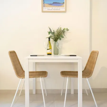 Apartment Renove, 5mn Plage, Terrasse, Clim, Velos Saint-Mandrier-sur-Mer